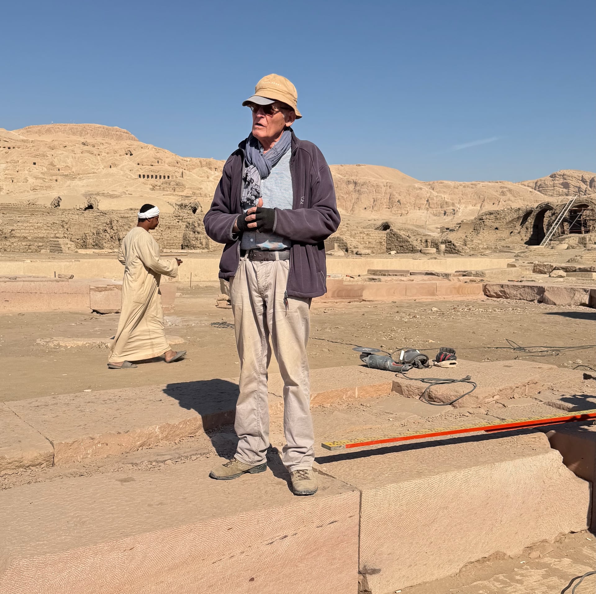 Christian Leblanc sur le chantier du Ramesseum